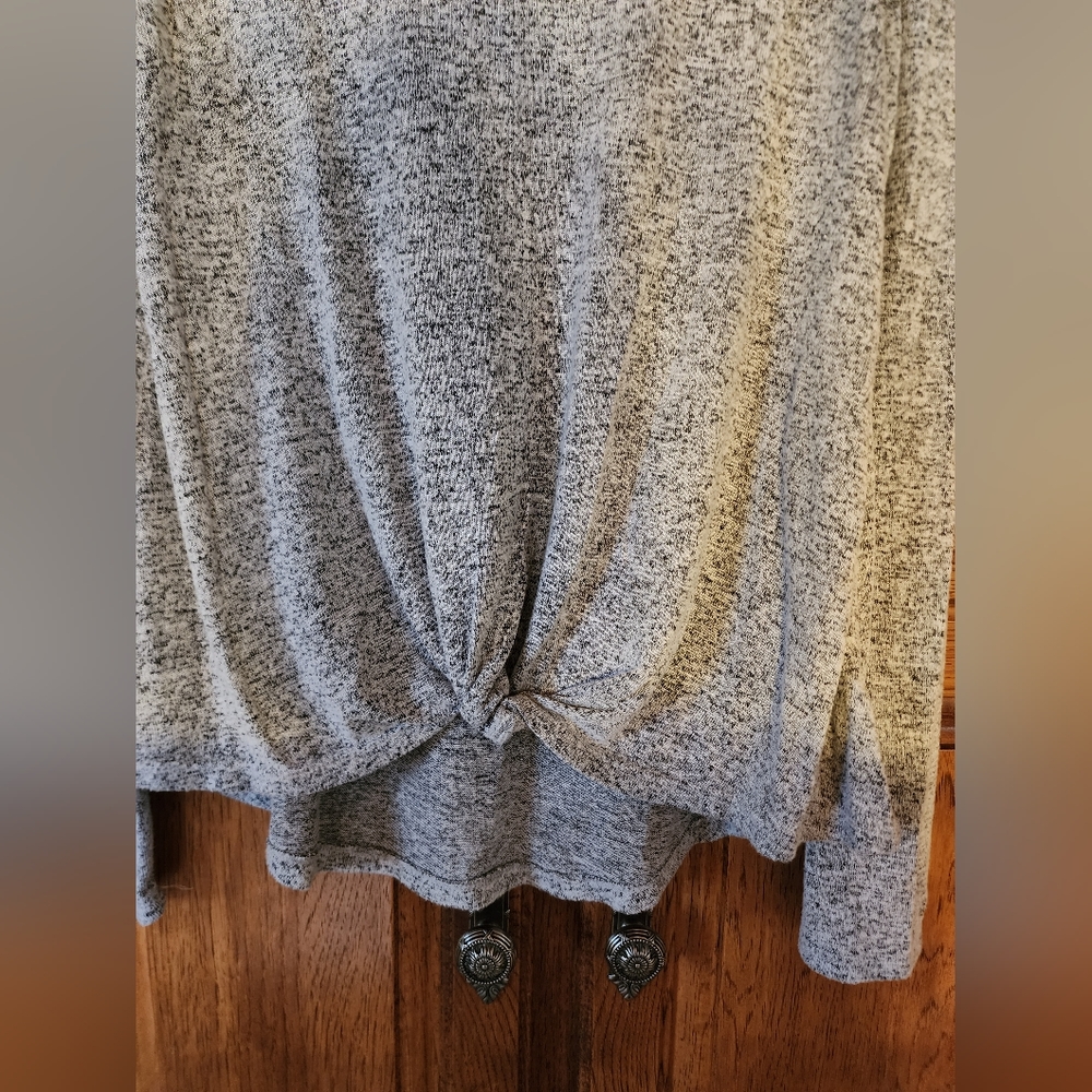So Black and White Knit Long Sleeve Size L - Picture 5 of 5